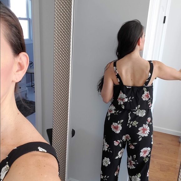 🔥SALE	🔥 Black floral jumpsuit pockets - Picture 3 of 7